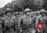 Immagine di American Life per il ritorno dei soldati dopo la seconda guerra mondiale United States USA, 1952, secondo 46 filmato di repertorio 65675025219