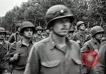 Immagine di American Life per il ritorno dei soldati dopo la seconda guerra mondiale United States USA, 1952, secondo 47 filmato di repertorio 65675025219