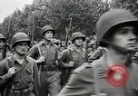 Immagine di American Life per il ritorno dei soldati dopo la seconda guerra mondiale United States USA, 1952, secondo 48 filmato di repertorio 65675025219