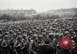Immagine di American Life per il ritorno dei soldati dopo la seconda guerra mondiale United States USA, 1952, secondo 52 filmato di repertorio 65675025219