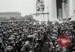 Immagine di American Life per il ritorno dei soldati dopo la seconda guerra mondiale United States USA, 1952, secondo 55 filmato di repertorio 65675025219