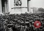 Immagine di American Life per il ritorno dei soldati dopo la seconda guerra mondiale United States USA, 1952, secondo 58 filmato di repertorio 65675025219