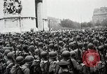 Immagine di American Life per il ritorno dei soldati dopo la seconda guerra mondiale United States USA, 1952, secondo 59 filmato di repertorio 65675025219