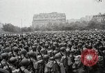 Immagine di American Life per il ritorno dei soldati dopo la seconda guerra mondiale United States USA, 1952, secondo 62 filmato di repertorio 65675025219
