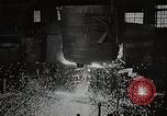 Image américain des années 1950 les hommes et les femmes au travail et sur les jours fériés United States USA, 1953, de la seconde 3 séquences d'archives historiques vidéo 65675025222
