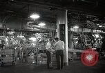 Image américain des années 1950 les hommes et les femmes au travail et sur les jours fériés United States USA, 1953, de la seconde 13 séquences d'archives historiques vidéo 65675025222
