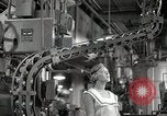 Image américain des années 1950 les hommes et les femmes au travail et sur les jours fériés United States USA, 1953, de la seconde 14 séquences d'archives historiques vidéo 65675025222