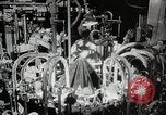 Image américain des années 1950 les hommes et les femmes au travail et sur les jours fériés United States USA, 1953, de la seconde 18 séquences d'archives historiques vidéo 65675025222