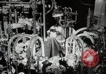 Image américain des années 1950 les hommes et les femmes au travail et sur les jours fériés United States USA, 1953, de la seconde 22 séquences d'archives historiques vidéo 65675025222