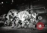 Image américain des années 1950 les hommes et les femmes au travail et sur les jours fériés United States USA, 1953, de la seconde 27 séquences d'archives historiques vidéo 65675025222