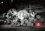 Image américain des années 1950 les hommes et les femmes au travail et sur les jours fériés United States USA, 1953, de la seconde 28 séquences d'archives historiques vidéo 65675025222