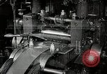 Image américain des années 1950 les hommes et les femmes au travail et sur les jours fériés United States USA, 1953, de la seconde 34 séquences d'archives historiques vidéo 65675025222