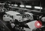 Image américain des années 1950 les hommes et les femmes au travail et sur les jours fériés United States USA, 1953, de la seconde 44 séquences d'archives historiques vidéo 65675025222