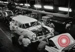 Image américain des années 1950 les hommes et les femmes au travail et sur les jours fériés United States USA, 1953, de la seconde 48 séquences d'archives historiques vidéo 65675025222