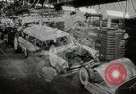 Image américain des années 1950 les hommes et les femmes au travail et sur les jours fériés United States USA, 1953, de la seconde 49 séquences d'archives historiques vidéo 65675025222