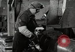 Image américain des années 1950 les hommes et les femmes au travail et sur les jours fériés United States USA, 1953, de la seconde 52 séquences d'archives historiques vidéo 65675025222