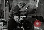Image américain des années 1950 les hommes et les femmes au travail et sur les jours fériés United States USA, 1953, de la seconde 53 séquences d'archives historiques vidéo 65675025222