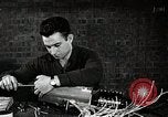 Image américain des années 1950 les hommes et les femmes au travail et sur les jours fériés United States USA, 1953, de la seconde 55 séquences d'archives historiques vidéo 65675025222