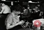 Image américain des années 1950 les hommes et les femmes au travail et sur les jours fériés United States USA, 1953, de la seconde 59 séquences d'archives historiques vidéo 65675025222