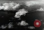 Immagine di Paracadute giapponese di truppe e materiali di consumo vengono ignorati Celebes, 1942, secondo 23 filmato di repertorio 65675025225