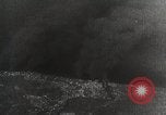 Immagine di Paracadute giapponese di truppe e materiali di consumo vengono ignorati Celebes, 1942, secondo 27 filmato di repertorio 65675025225