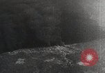 Immagine di Paracadute giapponese di truppe e materiali di consumo vengono ignorati Celebes, 1942, secondo 33 filmato di repertorio 65675025225