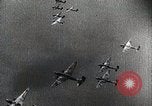 Immagine di Paracadute giapponese di truppe e materiali di consumo vengono ignorati Celebes, 1942, secondo 44 filmato di repertorio 65675025225