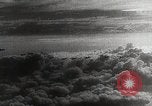Standbild japanischen Flugzeugen Angriff holländische Schiffe Java Meer, 1942, aus Sekunde 24 historischem Filmmaterial Videoclip 65675025226