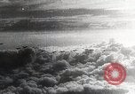 Standbild japanischen Flugzeugen Angriff holländische Schiffe Java Meer, 1942, aus Sekunde 26 historischem Filmmaterial Videoclip 65675025226