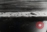 Standbild japanischen Flugzeugen Angriff holländische Schiffe Java Meer, 1942, aus Sekunde 39 historischem Filmmaterial Videoclip 65675025226