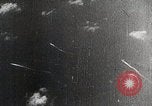 Standbild japanischen Flugzeugen Angriff holländische Schiffe Java Meer, 1942, aus Sekunde 47 historischem Filmmaterial Videoclip 65675025226