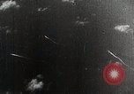 Standbild japanischen Flugzeugen Angriff holländische Schiffe Java Meer, 1942, aus Sekunde 48 historischem Filmmaterial Videoclip 65675025226