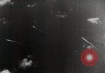 Standbild japanischen Flugzeugen Angriff holländische Schiffe Java Meer, 1942, aus Sekunde 49 historischem Filmmaterial Videoclip 65675025226