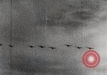 Standbild japanischen Flugzeugen Angriff holländische Schiffe Java Meer, 1942, aus Sekunde 52 historischem Filmmaterial Videoclip 65675025226
