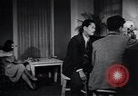 Standbild Professionelle Arbeitsplätze moderner japanischer Frauen Japan, 1950, aus Sekunde 4 historischem Filmmaterial Videoclip 65675025239