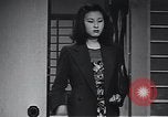 Standbild Professionelle Arbeitsplätze moderner japanischer Frauen Japan, 1950, aus Sekunde 14 historischem Filmmaterial Videoclip 65675025239