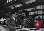 Image la progression des femmes dans la société japonaise Japon, 1950, de la seconde 11 séquences d'archives historiques vidéo 65675025240