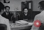 Image la progression des femmes dans la société japonaise Japon, 1950, de la seconde 44 séquences d'archives historiques vidéo 65675025240
