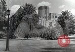 Image étudiant japonais habituates lui-même à la vie universitaire Bloomington Indiana USA, 1951, de la seconde 1 séquences d'archives historiques vidéo 65675025242