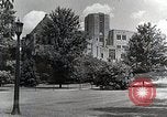 Image étudiant japonais habituates lui-même à la vie universitaire Bloomington Indiana USA, 1951, de la seconde 4 séquences d'archives historiques vidéo 65675025242