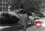 Image étudiant japonais habituates lui-même à la vie universitaire Bloomington Indiana USA, 1951, de la seconde 9 séquences d'archives historiques vidéo 65675025242