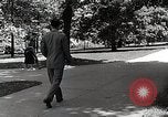 Image étudiant japonais habituates lui-même à la vie universitaire Bloomington Indiana USA, 1951, de la seconde 18 séquences d'archives historiques vidéo 65675025242