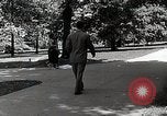 Image étudiant japonais habituates lui-même à la vie universitaire Bloomington Indiana USA, 1951, de la seconde 19 séquences d'archives historiques vidéo 65675025242