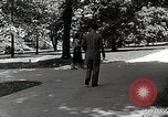 Image étudiant japonais habituates lui-même à la vie universitaire Bloomington Indiana USA, 1951, de la seconde 20 séquences d'archives historiques vidéo 65675025242