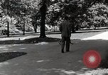 Image étudiant japonais habituates lui-même à la vie universitaire Bloomington Indiana USA, 1951, de la seconde 21 séquences d'archives historiques vidéo 65675025242