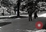 Image étudiant japonais habituates lui-même à la vie universitaire Bloomington Indiana USA, 1951, de la seconde 22 séquences d'archives historiques vidéo 65675025242