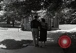 Image étudiant japonais habituates lui-même à la vie universitaire Bloomington Indiana USA, 1951, de la seconde 24 séquences d'archives historiques vidéo 65675025242