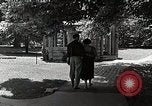 Image étudiant japonais habituates lui-même à la vie universitaire Bloomington Indiana USA, 1951, de la seconde 25 séquences d'archives historiques vidéo 65675025242