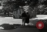 Image étudiant japonais habituates lui-même à la vie universitaire Bloomington Indiana USA, 1951, de la seconde 26 séquences d'archives historiques vidéo 65675025242