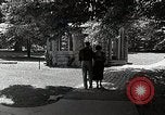 Image étudiant japonais habituates lui-même à la vie universitaire Bloomington Indiana USA, 1951, de la seconde 27 séquences d'archives historiques vidéo 65675025242